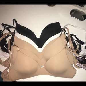 6 Victoria Secret T-shirt bras